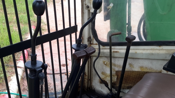 รถคีบไม้