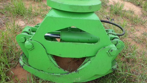 รถคีบไม้