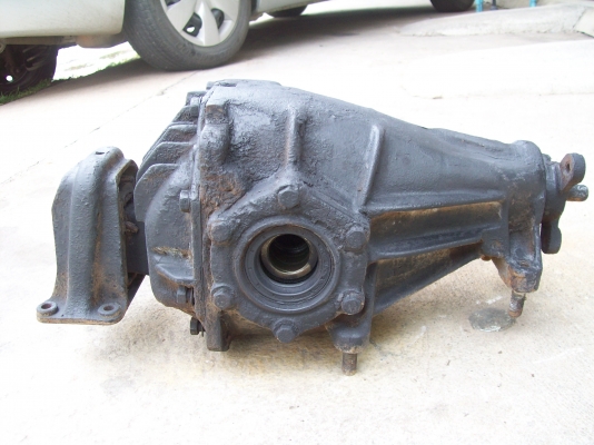 ขายเฟืองท้ายรถเบ้น w123 อัตราทด 3.92 สภาพดี