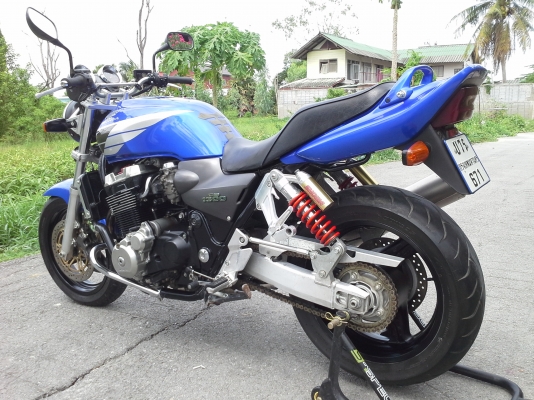 ขายHonda cb1300cc.ปี99รถพร้อมใช้งานออกทริปได้เลยครับ