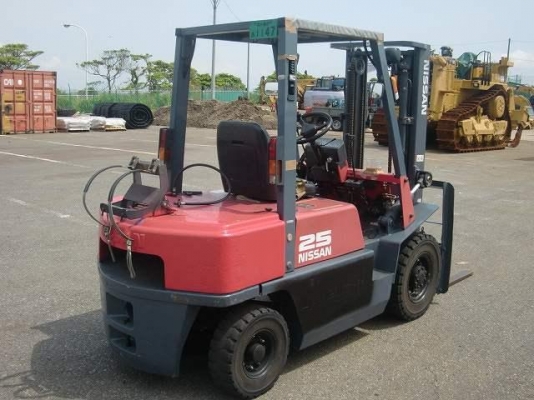 ขายฟอร์คลิฟต์ NISSAN  2.5 TON ( SPECS JAPAN ) เกียร์ AT  เสายกสูง 3 เมตร ใช้งานประหยัด 2 ระบบ , สภาพเดิมแท้จากญี่ปุ่น   สีเดิมและตัวถังสภาพเดิมจากญี่ปุ่น