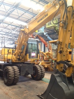 รถขุด Komatsu PW130-7 S/N:K40261 จากญี่ปุ่น สนใจโทร. 080-6565422 (หนิง)