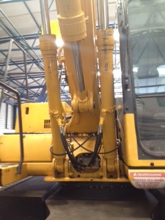รถขุด Komatsu PW130-7 S/N:K40261 จากญี่ปุ่น สนใจโทร. 080-6565422 (หนิง)