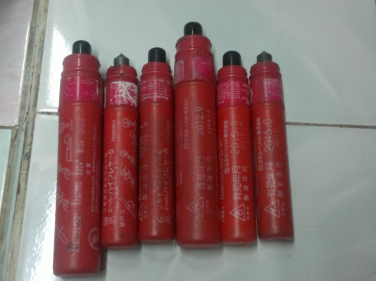 พลุสัญญาณแดงพร้อมที่ทุบกระจก