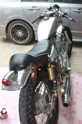 ขายSR400 คาเฟ่  เครื่องแน่นๆ  สรรพสามิตรแท้ 62000  ต่อรองได้ครับอยากขาย