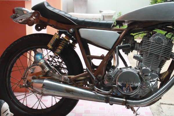 ขายSR400 คาเฟ่  เครื่องแน่นๆ  สรรพสามิตรแท้ 62000  ต่อรองได้ครับอยากขาย