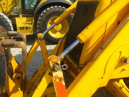 รถตักหน้าขุดหลัง JCB 3CX S/N:0922952 นำเข้าเองจากอิตาลี สนใจโทร. 080-6565422 (หนิง)