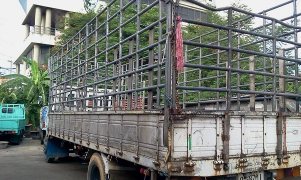 ขายISUZU Rocky6ล้อ FTR.แท้ เครื่อง (6BD 165แรง) ยาว7.2 ม. เบรคจิ๊ฟฟี่ พวงมาลัยพาว์เวอร์  ขับดี ครัทซีสวย ขาย 600,000 บาท