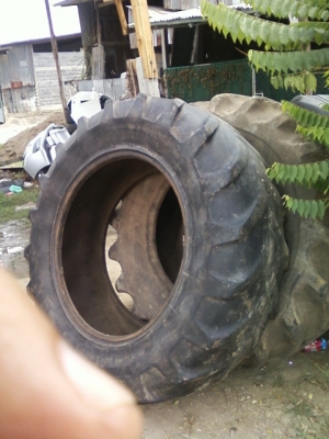 ขายยางรถไถฟอร์ด MICHELIN ขอบ 34 - 16.9 ขอบยางสวย ทนทาน สามารถใช้ได้อีกนาน