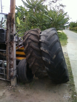 ขายยางรถไถฟอร์ด MICHELIN ขอบ 34 - 16.9 ขอบยางสวย ทนทาน สามารถใช้ได้อีกนาน