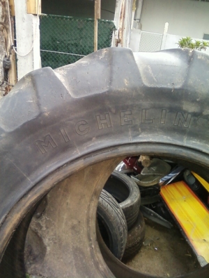 ขายยางรถไถฟอร์ด MICHELIN ขอบ 34 - 16.9 ขอบยางสวย ทนทาน สามารถใช้ได้อีกนาน
