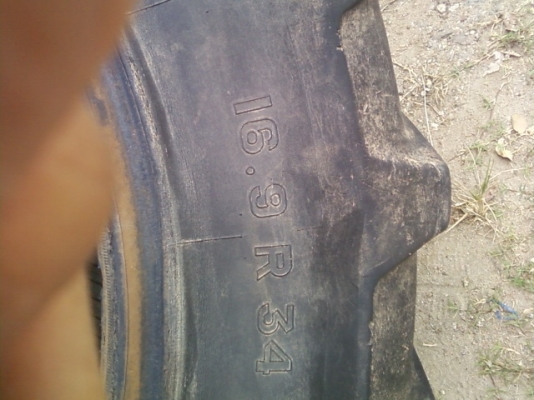 ขายยางรถไถฟอร์ด MICHELIN ขอบ 34 - 16.9 ขอบยางสวย ทนทาน สามารถใช้ได้อีกนาน