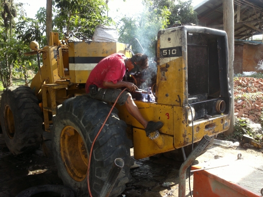 บริการซ่อมเครื่องจักรกลหนัก ระบบไฮดรอลิค  เกียร์ ทอร์ค  ระบบไฟฟ้า ระบบช่วงล่าง เบรค  ตัวเดิน