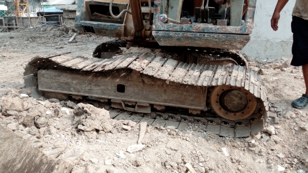 บริการซ่อมเครื่องจักรกลหนัก ระบบไฮดรอลิค  เกียร์ ทอร์ค  ระบบไฟฟ้า ระบบช่วงล่าง เบรค  ตัวเดิน