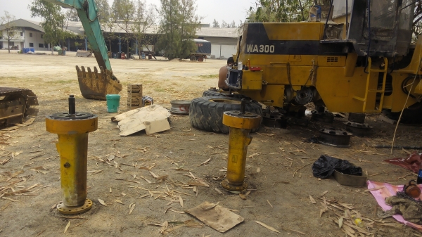 บริการซ่อมเครื่องจักรกลหนัก ระบบไฮดรอลิค  เกียร์ ทอร์ค  ระบบไฟฟ้า ระบบช่วงล่าง เบรค  ตัวเดิน