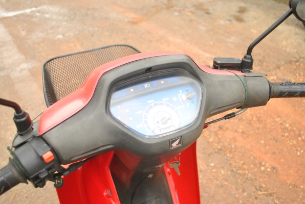 ขาย honda wave100 ทะเบียนโอย ดีสเบรค สีแดง ปี 47 ราคา12500 บาท