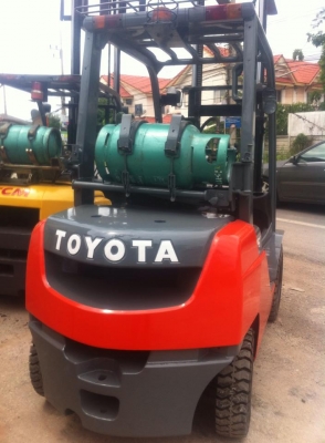 ขายด่วนน!! TOYOTA รุ่น 8 FG25 เสา 3 เมตร เกียร์ Auto ขายด่วนน!! TOYOTA รุ่น 8 FG25 เสา 3 เมตร เกียร์ Auto