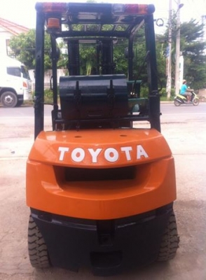 ขายด่วนน!! TOYOTA รุ่น 7 FG25 เสาเข้าตู้ 4.5 เมตร เกียร์ Auto