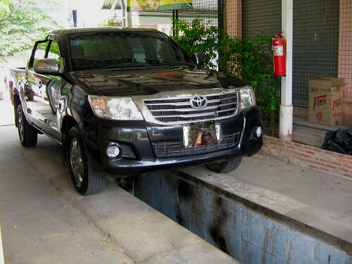 ขายดาวน์ 200000 รถ vigo champ 2.7 4ประตู ใช้น้อย