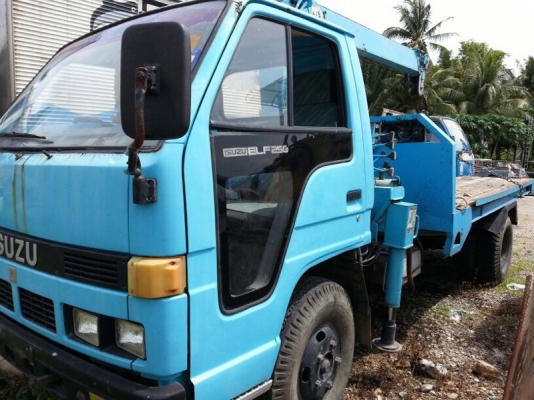 รถอีซูซุ 6 ล้อ NKR ติดเครน 2 ตัน. / 110 แรงม้า.  ( รถประกอบ )   สนใจติดต่อ 081 - 6079515