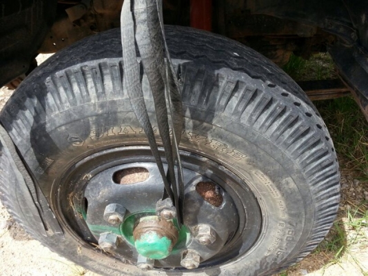 รถมิตซู 6 ล้อ ท้ายลาด  115 แรงม้า. ปี 40  ( รถห้างแท้  )   สนใจติดต่อ 081 - 6079515