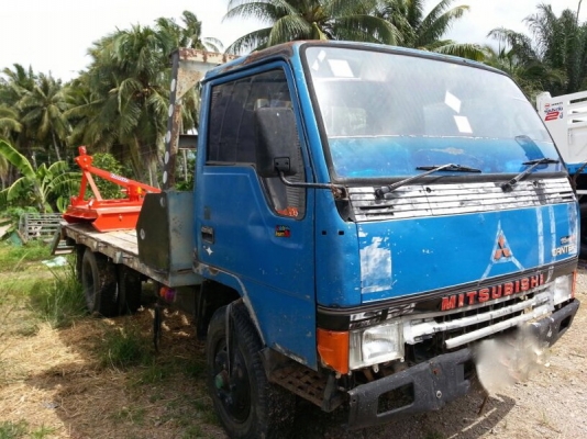รถมิตซู 6 ล้อ ท้ายลาด  115 แรงม้า. ปี 40  ( รถห้างแท้  )   สนใจติดต่อ 081 - 6079515