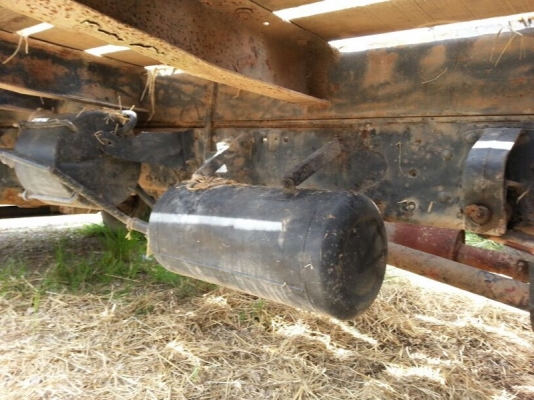 รถมิตซู 6 ล้อ ท้ายลาด  115 แรงม้า. ปี 40  ( รถห้างแท้  )   สนใจติดต่อ 081 - 6079515