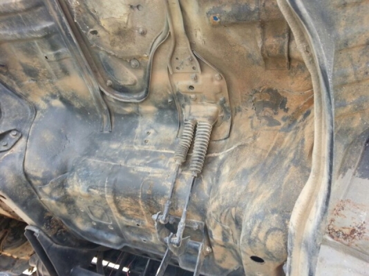 รถมิตซู 6 ล้อ ท้ายลาด  115 แรงม้า. ปี 40  ( รถห้างแท้  )   สนใจติดต่อ 081 - 6079515