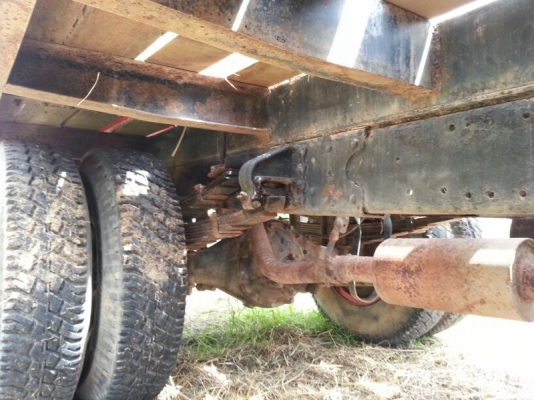 รถมิตซู 6 ล้อ ท้ายลาด  115 แรงม้า. ปี 40  ( รถห้างแท้  )   สนใจติดต่อ 081 - 6079515