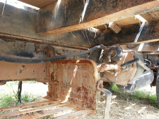 รถมิตซู 6 ล้อ ท้ายลาด  115 แรงม้า. ปี 40  ( รถห้างแท้  )   สนใจติดต่อ 081 - 6079515