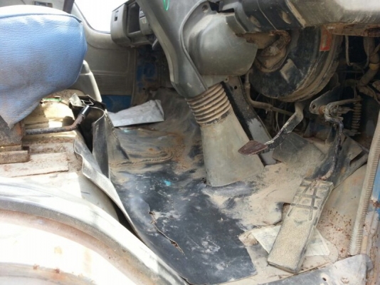 รถมิตซู 6 ล้อ ท้ายลาด  115 แรงม้า. ปี 40  ( รถห้างแท้  )   สนใจติดต่อ 081 - 6079515