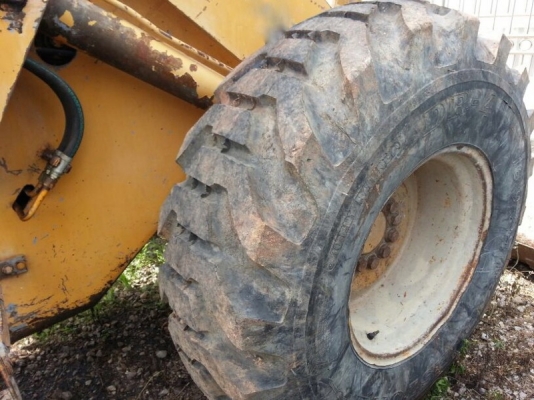 รถตัก KOMATSU  510.  สนใจติดต่อ  081 - 6079515