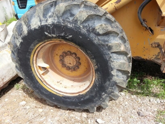 รถตัก KOMATSU  510.  สนใจติดต่อ  081 - 6079515