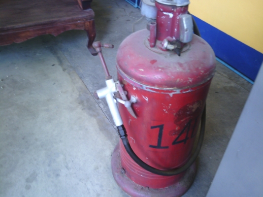 ถังเติมนำ้นเฟื่องท้าย