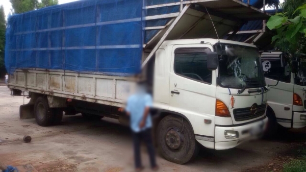 ขายรถบรรทุกหกล้อ Hino MEGA เครื่อง 220 แรง รถห้าง ปี 48 ช่วงยาว 7.20 เมตร ยาง 9.00