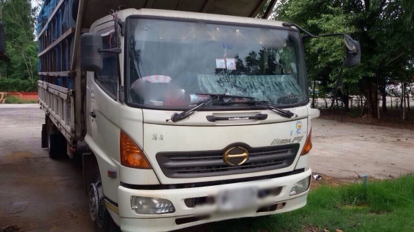 ขายรถบรรทุกหกล้อ Hino MEGA เครื่อง 220 แรง รถห้าง ปี 48 ช่วงยาว 7.20 เมตร ยาง 9.00 ขายรถบรรทุกหกล้อ Hino MEGA เครื่อง 220 แรง รถห้าง ปี 48 ช่วงยาว 7.20 เมตร ยาง 9.00