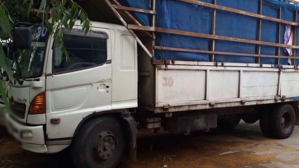 ขายรถบรรทุกหกล้อ Hino MEGA เครื่อง 220 แรง รถห้าง ปี 48 ช่วงยาว 7.20 เมตร ยาง 9.00 ขายรถบรรทุกหกล้อ Hino MEGA เครื่อง 220 แรง รถห้าง ปี 48 ช่วงยาว 7.20 เมตร ยาง 9.00