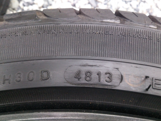 ขายแม็ก 4รู100 ขอบ17 กว้าง8นิ้ว4วง พร้อมยางดีสโตน 205/45R17 ยางสัปดาห์ที่48 ปี13 (ลงพื้นปี14) ดอกยางนิ่มลึกเท่ากัน สภาพ98\% จำนวน 1 ชุด