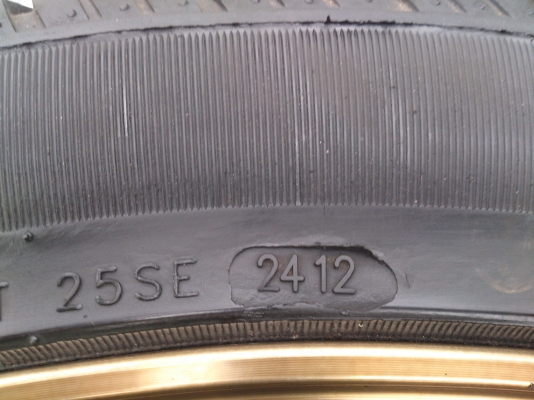 ขายแม็กCE28 6รู139.7 ขอบ22 พร้อมยาง 265/40R22 ยางสัปดาห์ที่24 ปี12 ดอกยางลึกเท่ากัน สภาพ90\% จำนวน 1 ชุด