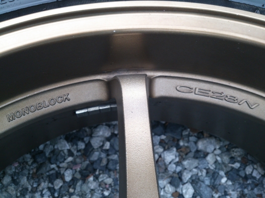 ขายแม็กCE28 6รู139.7 ขอบ22 พร้อมยาง 265/40R22 ยางสัปดาห์ที่24 ปี12 ดอกยางลึกเท่ากัน สภาพ90\% จำนวน 1 ชุด