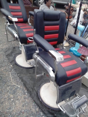 โต๊ะตัดผม สภาพใหม่ 3900 บาทมี 2 ตัว