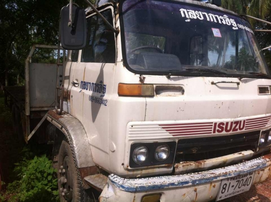 10ล้อเพลาเดียISUZU JCMพื้นเรียบ..ติดเครน3ตัน..วางเครื่อง 175แรง...(เครนแขนหัก ยกหนักเกิน...)