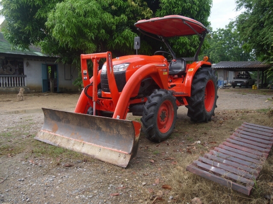 ขายครับ KUBOTA L4708 ใบดันหน้าคานบน + ผาน 6 ตราช้าง รถ 540 ชั่วโมง ราคา 470000 ครับ