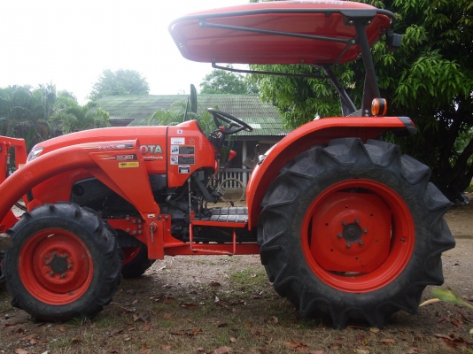 ขายครับ KUBOTA L4708 ใบดันหน้าคานบน + ผาน 6 ตราช้าง รถ 540 ชั่วโมง ราคา 470000 ครับ