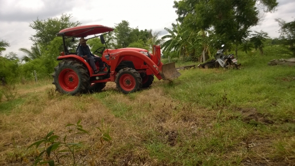 ขายครับ KUBOTA L4708 ใบดันหน้าคานบน + ผาน 6 ตราช้าง รถ 540 ชั่วโมง ราคา 470000 ครับ