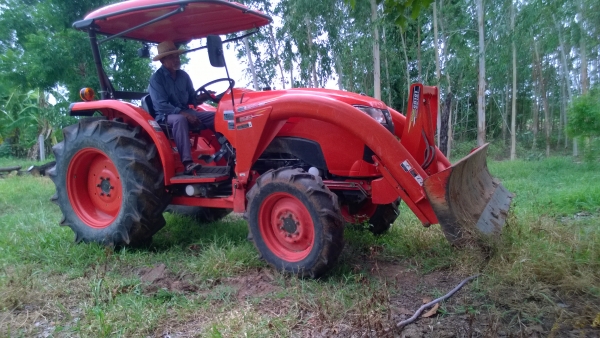 ขายครับ KUBOTA L4708 ใบดันหน้าคานบน + ผาน 6 ตราช้าง รถ 540 ชั่วโมง ราคา 470000 ครับ