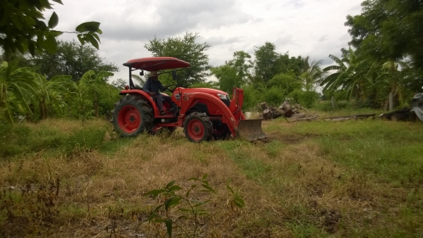 ขายครับ KUBOTA L4708 ใบดันหน้าคานบน + ผาน 6 ตราช้าง รถ 540 ชั่วโมง ราคา 470000 ครับ