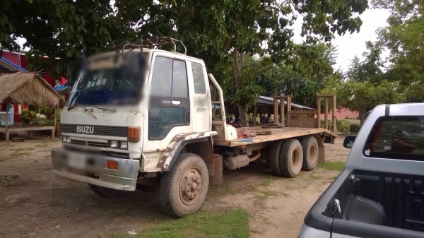 ขายรถบรรทุกสิบล้อ ISUZU JUMBO เครื่อง 6BG 175 แรง - 2 เพลา มีสโลด์ ยาง 60\%