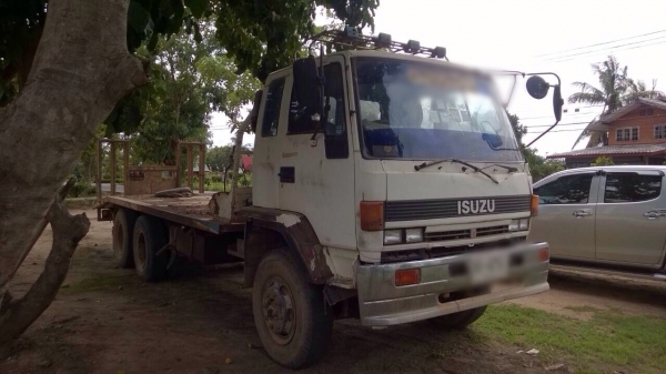 ขายรถบรรทุกสิบล้อ ISUZU JUMBO เครื่อง 6BG 175 แรง - 2 เพลา มีสโลด์ ยาง 60\%