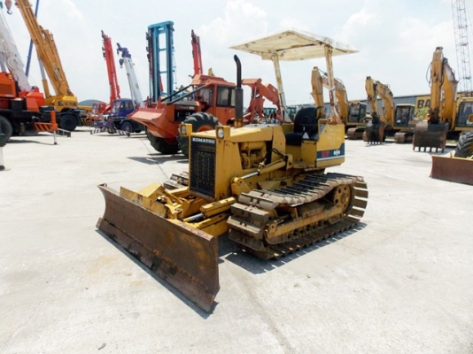 ขายด่วนรถดัน KOMATSU d20p-6 รถนำเข้าจากญี่ปุ่น